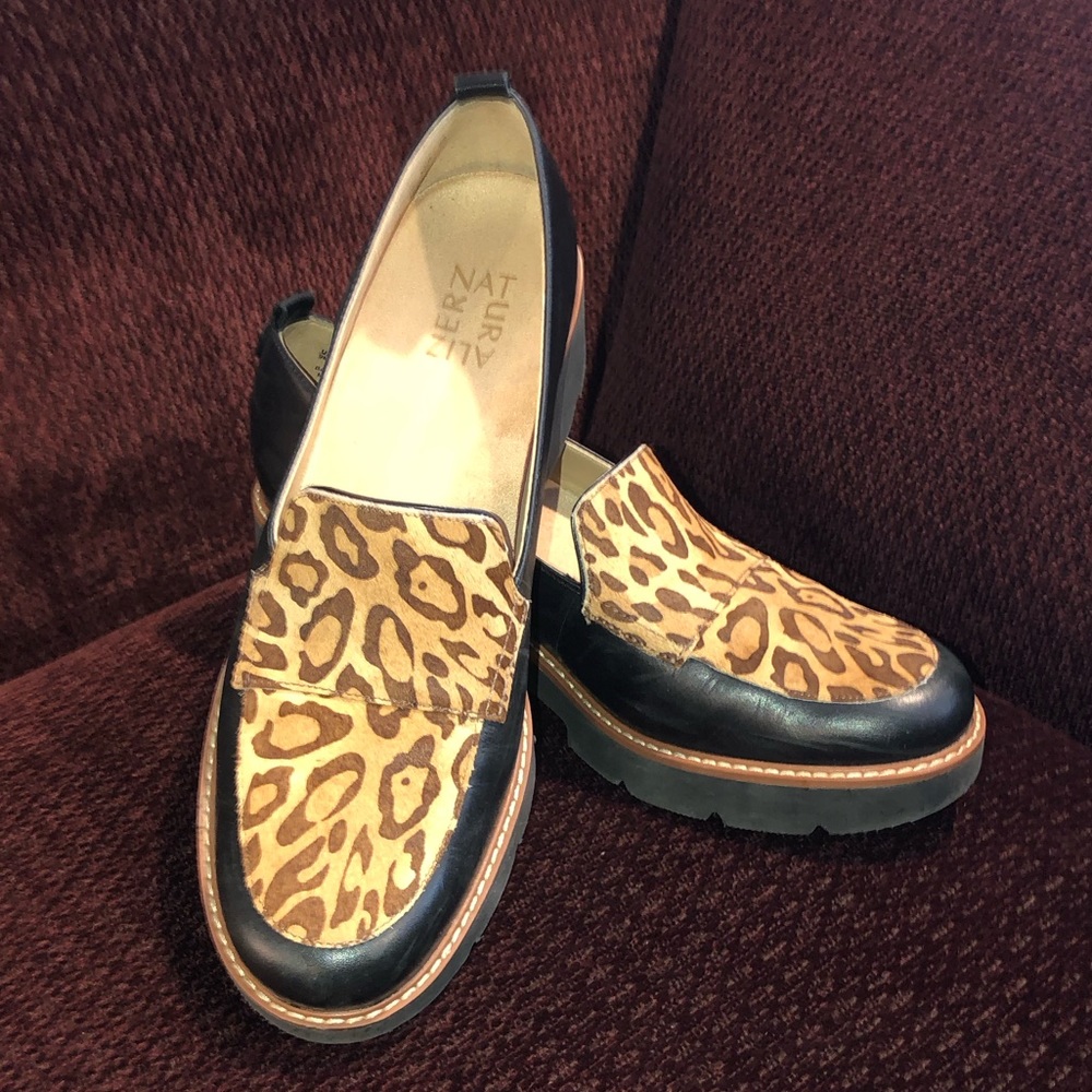 Naturalizer Darry2 Leather Lug Sole Loafer - Picture 2 of 7